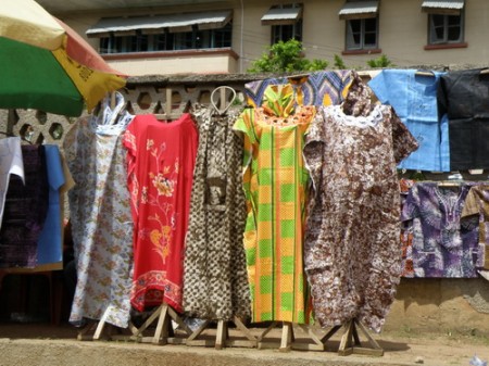 Рынок с африканской одеждой