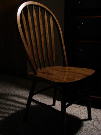 Лакированный стул
