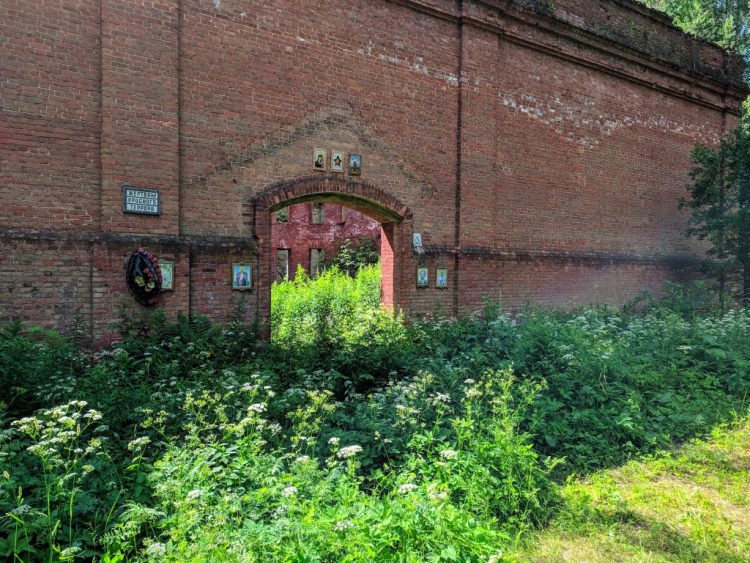 Ковалёвский лес - место расстрела Гумилёва, тропинка скорби